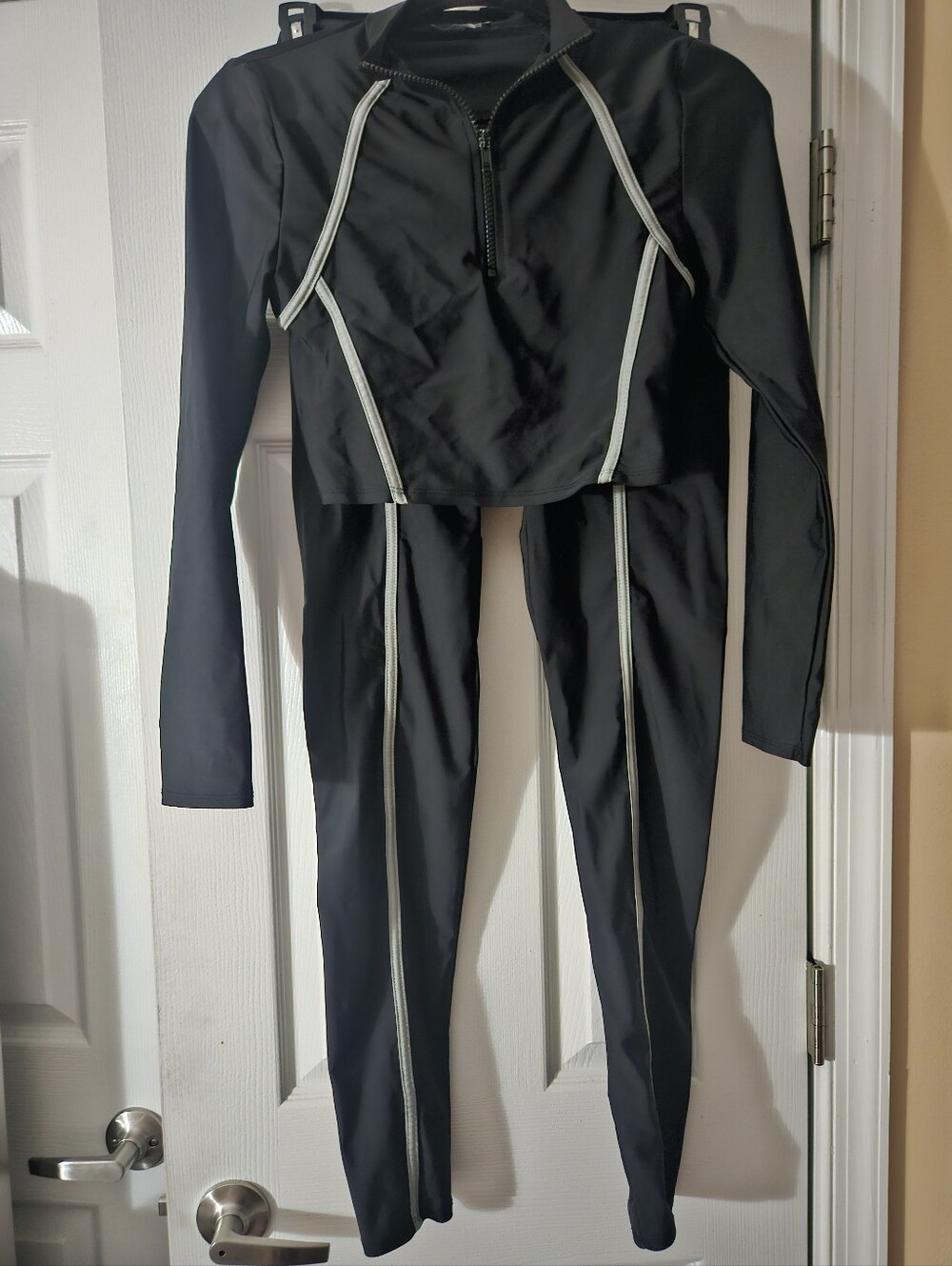 🧡💝Womens Fashion Nova Black/Gray Piping Two-Piece Active Set -Size XS/S💞❤️‍🩹